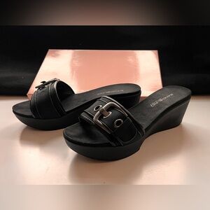 Bandolino b • flexible black Wedge Sandal